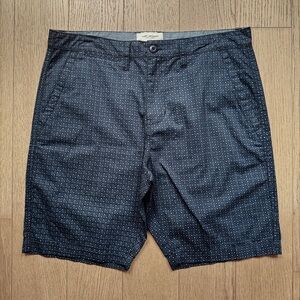 Men’s Navy Printed Stretch Twill Short NWOT Size 34
